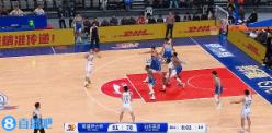 連續(xù)吃癟！克里斯先是籃下被李炎哲大帽&又被李炎哲生斷
